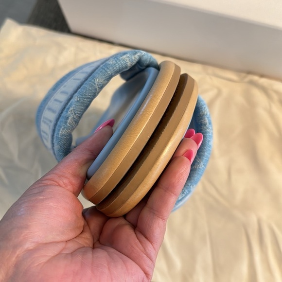 LOUIS VUITTON AUTHENTIC LV By The Pool
LV Bliss Comfort Mule size 38 - Picture 9 of 16